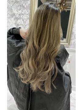 ベラバイブルーム(BELLA by Blume) 品のあるハイトーンバレイヤージュ