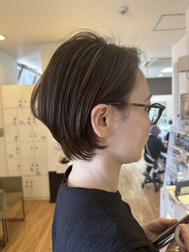 ルシード スタイル レクラ 栄生店(L'UCIDO STYLE L'eclat) 大人ショート、ハイライト