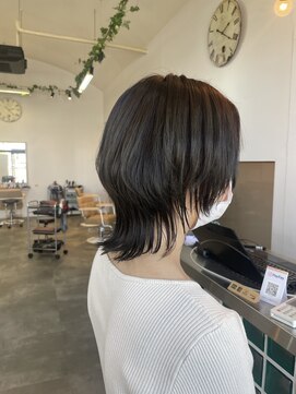 リノ 金山(Rino) デザインカラー/レイヤーカット/ウェットヘア/オリーブベージュ