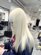 イリ 梅田(ili) ホワイトブロンド/抜きっぱなしホワイト