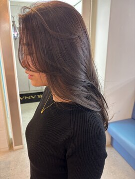 キラーナセンダイ(KiRANA SENDAI) [アッシュベージュ/コテ巻きロングレイヤースタイル]