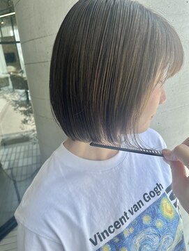 サーカス(circus) カーキベージュの大人ボブ