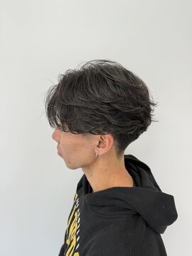 ベイ(BAE) トレンドを押えたフェザースタイル！