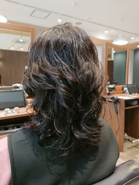 ビスポーク(BESPOKE) 流れるカールがエレガント◎ミディアムハイレイヤーウルフ