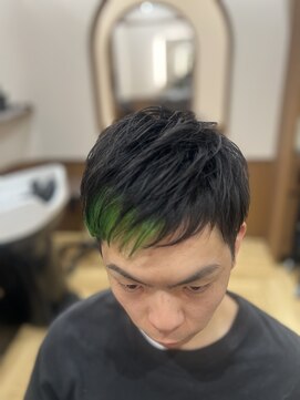 ファミリア ボンド(familiar BOND) さりげなく個性をプラス　/　グリーンインナーカラー×ショート