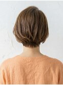大人女性の上品ふんわりショートボブ