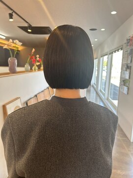 クララジャパン ナベシマ(CLALA JAPAN Nabeshima) ボブ ミルクティーベージュ 艶髪 髪質改善カラー ショート