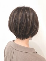 セラ(SERA)&nbsp;ハイライトでつくるショートボブ