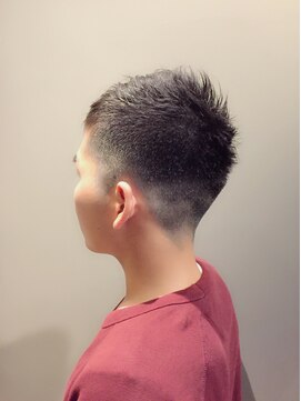 ラン(RUN) 刈り上げでもさりげないオシャレ!グラデーション刈り上げ