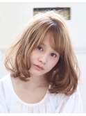 ミディアム・ハイトーンボブ