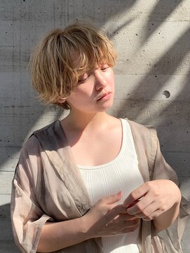 メイクス 表参道(MAKE'S omotesando) 大人かわいい シアベージュ ハイトーンショート 前髪