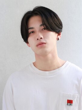 メンズサロン ブロック(Men's Salon bloc) アッシュブラック センターパート ツーブロック メンズショート