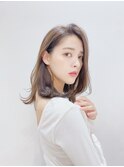 背中映えする外ハネミディアムレイヤー