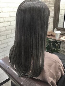 ハサミバイアトリエナガノ 千葉(8sami by atelier nagano) ショートボブ/センターパート/ツヤ髪/グラデーション/イヤリング