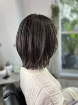 小顔ショートボブ丸みショート×パープルブラック白髪ぼかし