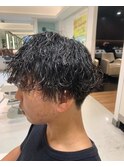 スパイラル刈り上げ黒髪ツーブロック