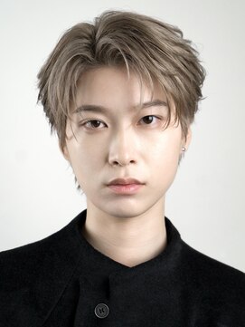 オーシャントーキョーオーバー 渋谷(OCEAN TOKYO OVER) センターパートフェザーパーマニュアンスパーマシャドウパーマ