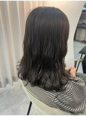 暗めグレージュ