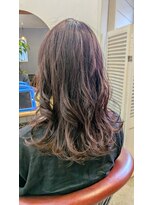 ストランド(STRAND) ローレイヤー巻髪スタイル