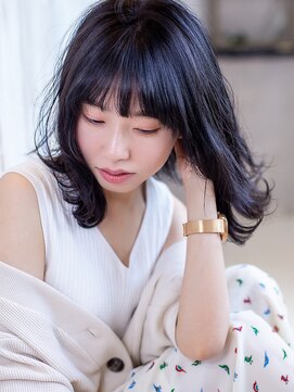 オーストヘアジジ(Aust hair Gigi) 【Aust】暗髪でも透明感☆外はねミディアム×ネイビーカラー