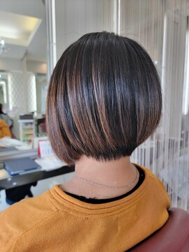 クオリス 赤塚店(QUALIS) 大人可愛い20代30代40代黒髪前下がりショートボブ丸みショート◎