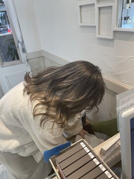 エクリ 麻布十番(equri) 複雑履歴から作るグレージュグラデーション