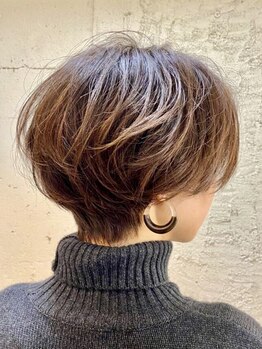 フィジカル美容室の写真/経験豊富なオーナースタイリストのカット技術に定評あり◎理想以上の仕上がりに満足するはず♪