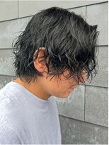 ヒュイル バイ ニアウ(Hwyl by Niau) メンズセンターパートツイストスパイラルシャドウパーマ眉毛