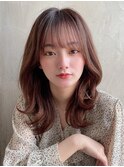 後れ毛が可愛い顔周りハイレイヤーロングチェリーブラウン