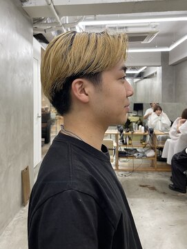 スー 渋谷(suu) メンズカットセンターパートメンズショート刈り上げ学割渋谷原宿