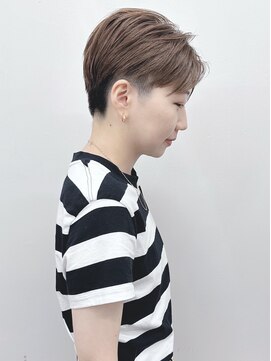 モリオ(morio) *刈り上げベリーショートハンサムショート前下がりショート女子