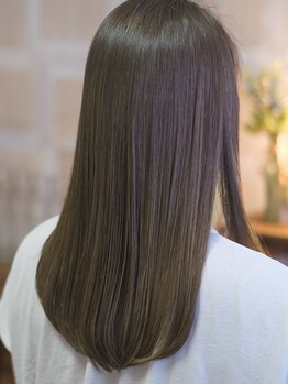 グランディール(grandir)の写真/髪質改善縮毛矯正導入♪弱酸性の薬剤でダメージを最小限に抑え、自然なストレートに仕上げます◎
