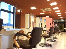 ヘアサロンショコラ 南大沢店(Hair Salon Chocolate)の雰囲気（広々とした空間でリラックス！）