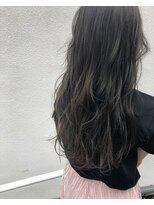 ヘアデザイン ソラ(Sola) モードヘア 透明感暗髪アッシュグレー×無造作ウェーブロング