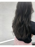 モードヘア 透明感暗髪アッシュグレー×無造作ウェーブロング