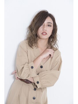 カリン(carin) 外国人風ボブ ハイライトグラデーション グレージュ