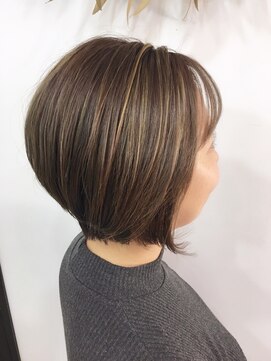 アスター(astar) 【Astar】アシンメトリーショート ハイライト カーキ