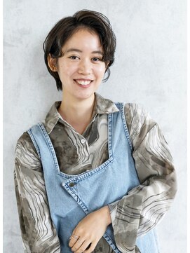 ララ(LALA) 伸ばしかけ　かきあげショートヘア