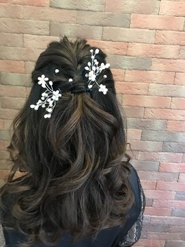 イッツヘアー(IT'S HAIR) ハーフアップ