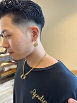 シフト(SHEEFT)&nbsp;スキンフェード☆バーバースタイル 黒髪暗髪束感ショート