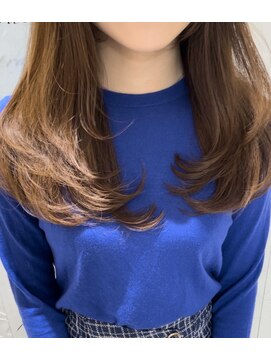 タブーセントラル(TABOO Central) 顔まわりレイヤーカット