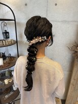 アチーブ ヘア デザイン(achieve hair design)&nbsp;編みおろしドレスヘア 結婚式 お呼ばれ 二次会成人式卒業式