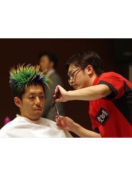 【メンズカット】メンズコンテスト7連覇等、輝かしい経歴をもつ全国TOPクラスのスタイリストが複数名在籍◎