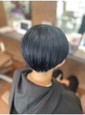 スマートに決まるサラ艶ストレートマッシュ×パープルカラー