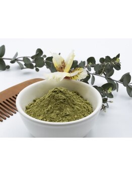 頭皮や髪の負担を軽減しワンランク上の美髪へ。厳選された薬剤で理想のカラーを楽しめる＊