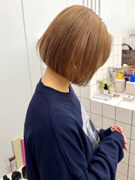 シーン(SCENE) ベージュカラー ショートボブ ハイトーンカラー 顔周りカット