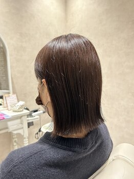 エム(EMU)の写真/【カラーの秘訣は下地作り】地肌と髪のクレンジング。余分な汚れを落とし、発色と色持ちを劇的にアップ。