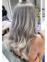 デイズ(days)&nbsp;ホイワイトアッシュグレージュデザインカラー☆ブリーチWカラー