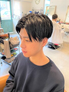 アンティコ(Antico) センターパート束感マッシュ黒髪モテ髪ネープレスショートパーマ