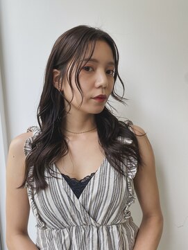 オーストヘアー リュウール(Aust hair Lueur) ダークグレージュのこなれ感ウェービーヘア
